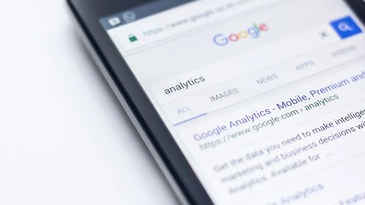 Search Engine Analytics Chart
